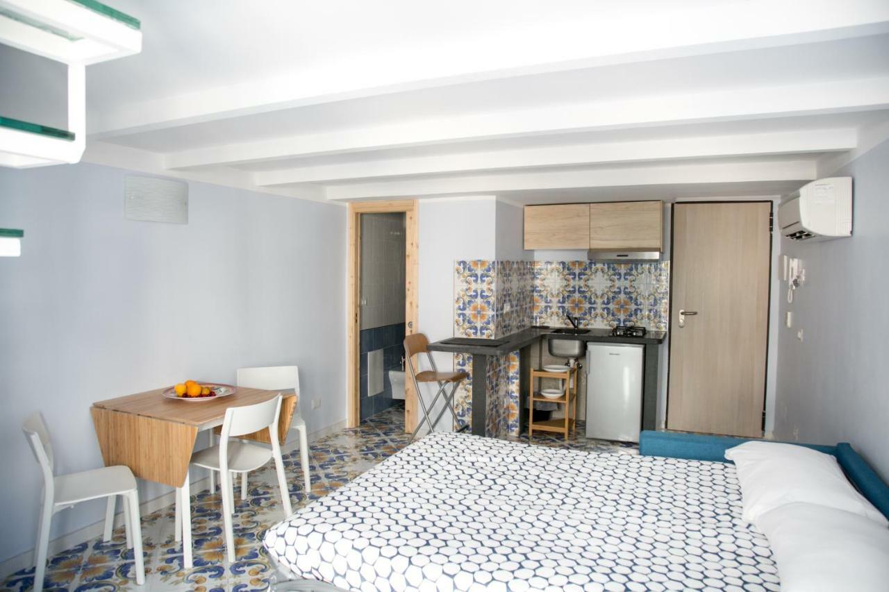 Casa Niccolo Apartment Наполи Екстериор снимка