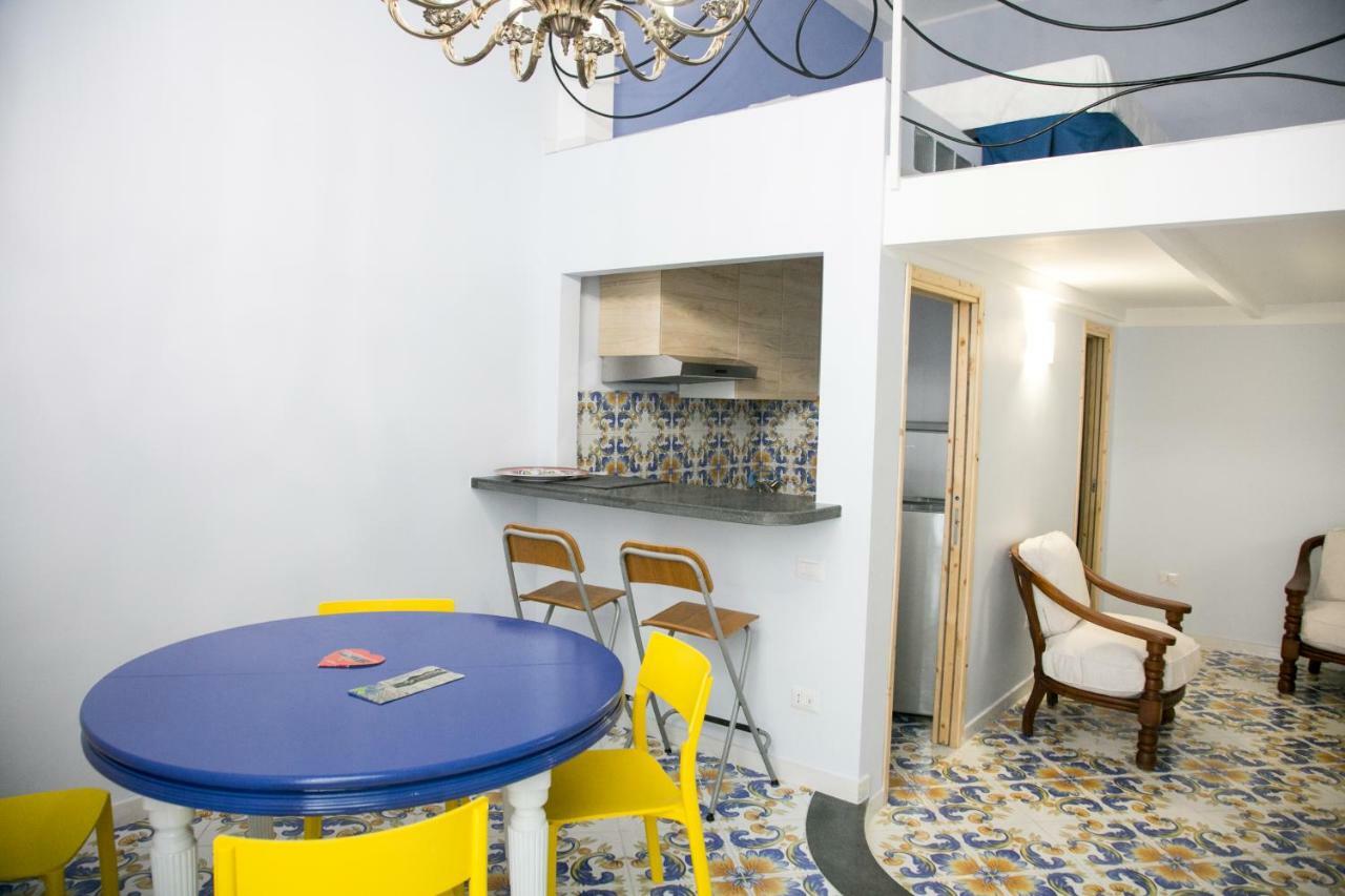 Casa Niccolo Apartment Наполи Екстериор снимка